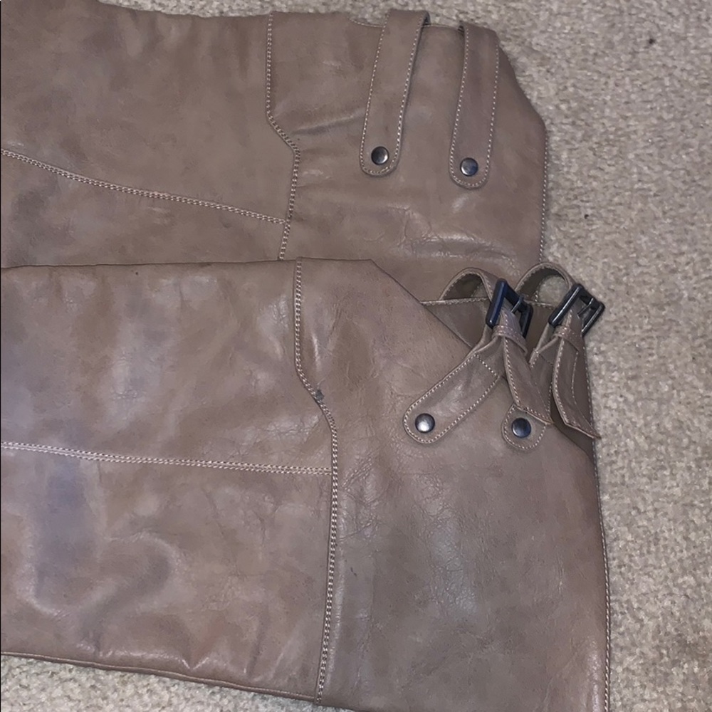 BOOTS - Picture 2 of 6